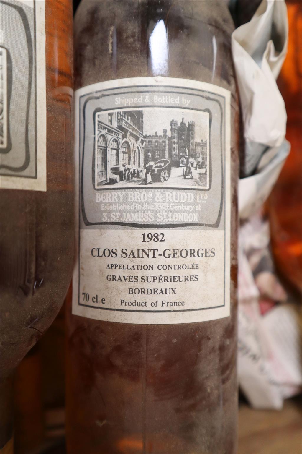 Seven bottles of Clos Saint Georges Bordeaux 1982, two bottles of Muscat and two others (11)